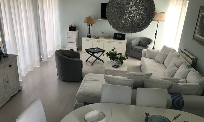 Fregenae Villa | Fregene. Belle villa pour profiter de Rome et de la plage. Bon prix, bon service.