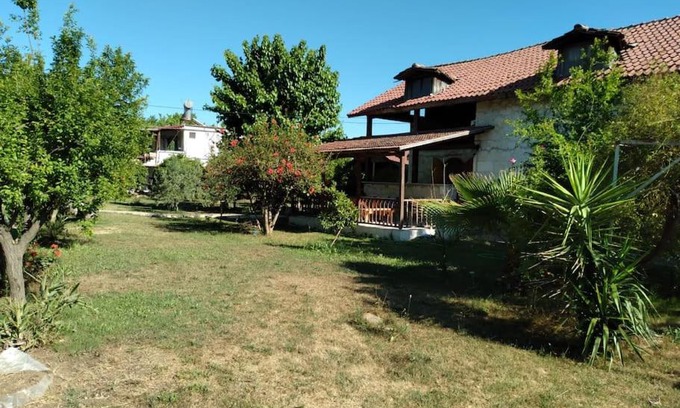 Cirali Maison | Freihstendes Steinhaus auf einen großen Garten