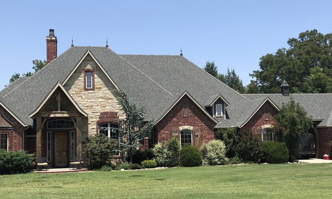 Yukon Maison | Domaine français avec piscine et spa Oasis à 20 min d'OKC. 14 personnes et plus
