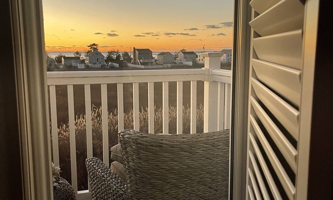 Westbrook Center Maison | Fresh, Airy Townhome next to Pilot's Point Marina with Long Island Sound Views