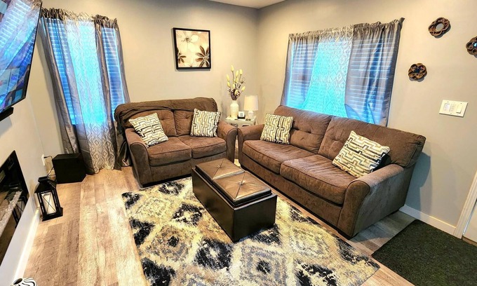Omaha Maison | Fresh and New 3 bedroom - 1 mile from Interstate access!