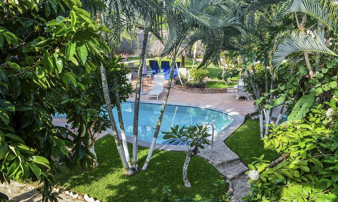 Brisas de Zicatela Appartement | Suite spacieuse au 2e étage, cuisine, vue sur la piscine et les jardins, à 1 minute de la plage