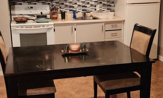 Weyburn Appartement | Fresh clean all you need home away from home recently painted and updated