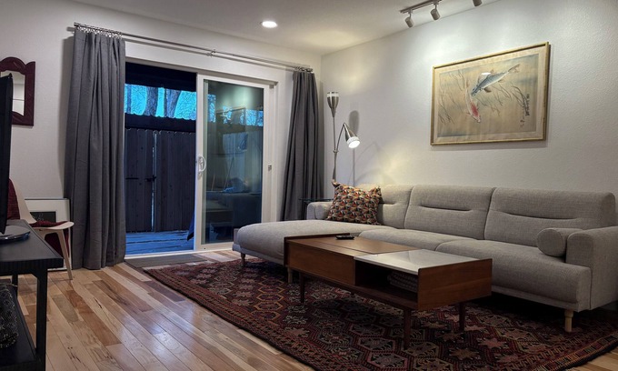 Goss - Grove Copropriété | Fresh, Clean & Hassle Free/Newly Renovated Fully Furnished 2 Bedroom
