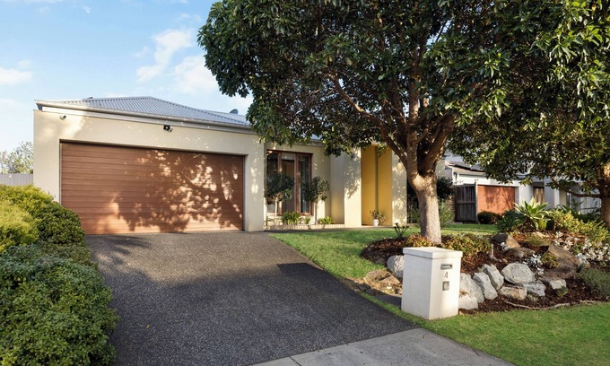 Waterways Maison | Freshly renovated 4-bedroom house. Featured on Foxtel's Love it or List it.