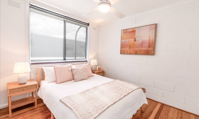Ocean Grove Appartement | Freshly Renovated! 600m to Main Beach w/ carport