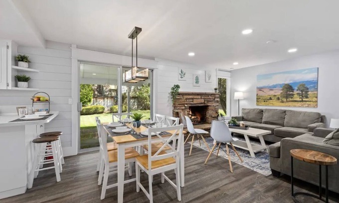 West Valley Maison | ☆Freshly Updated Home Fast WIFI Smart TV 2 Parks☆