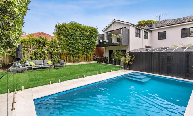 Freshwater Maison | Freshwater family friendly home with pool!