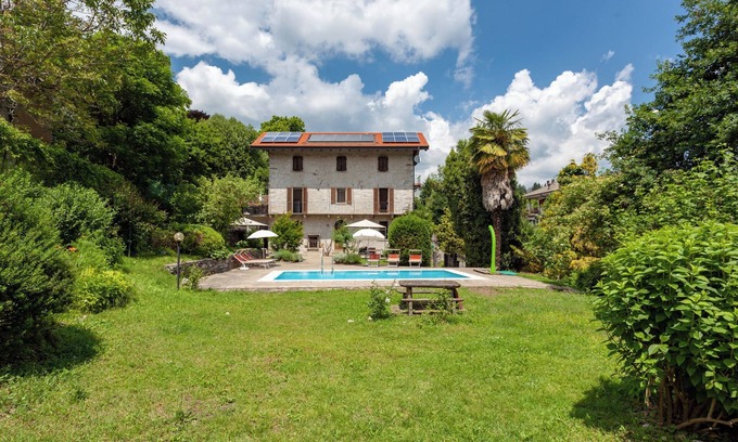 Vacciago Appartement | Frey apt. 1 + Frey apt. 2 at Lake Orta with garden and pool