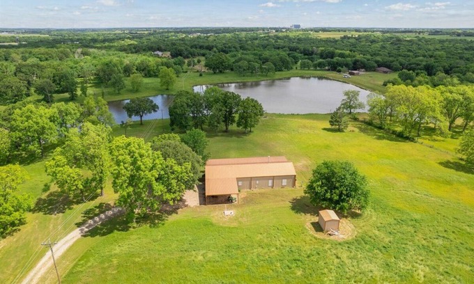 Calera Maison | Friede's Hideaway - The perfect retreat with a private pond, hot tub & much more