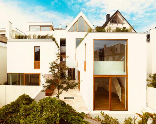 Warnemuende Appartement | "Friedrich und Franz" by FeWoZauber, 8 Pers, Zentral, 250m Strand, Tiefgarage, Design Architektur