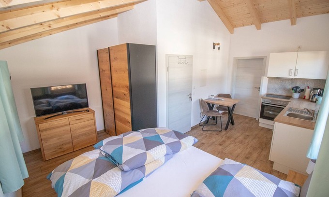 Saaldorf-Surheim Appartement | Friendly apartment- 2 persons, 24sqm