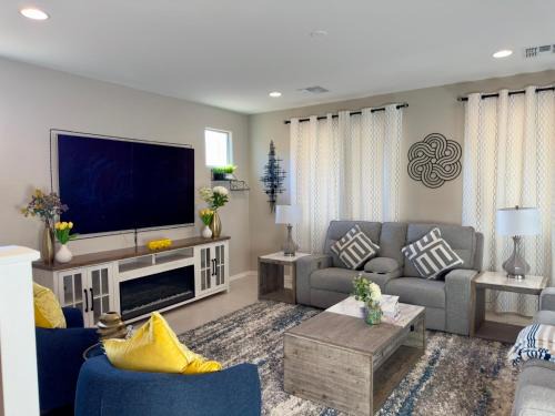 Laveen Maison | Friendly Host Near Loop 202 with Mountain views