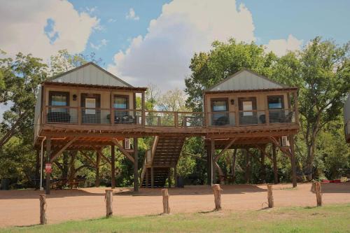 Sutherland Springs Autre | Friendship by the Water: Texas Tented Cabin Oasis for a Lakeside Getaway