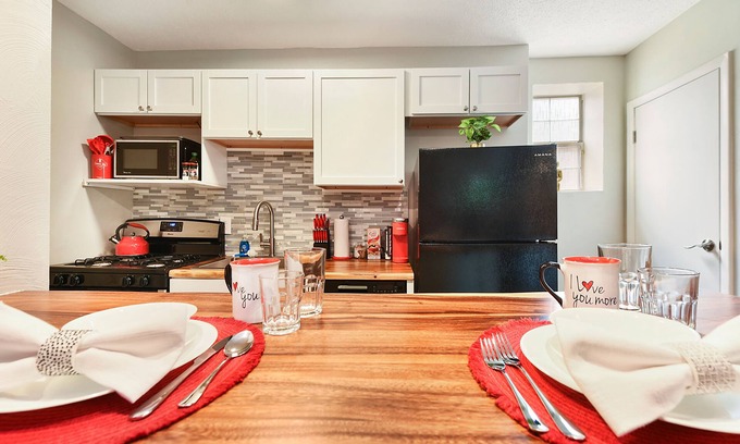 Friendship Cottage | Friendship~Queen Bed ~Parking~Quiet~Central Location~Desk~Pets