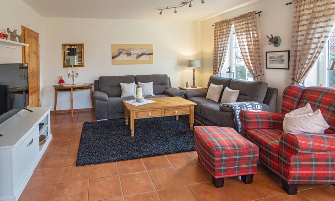 Norddeich Maison | Friesenhaus Heike, 6 Personen Zzgl. Kleinkind, Garten, 3 Schlafzimmer, 128 m²