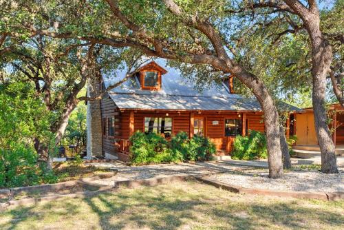 Leakey Maison | Frio Rivers Edge in the Heart of Hill Country cabin