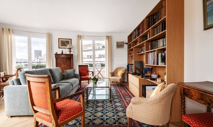Levallois-Perret Appartement | From Levallois With Love, by Veeve