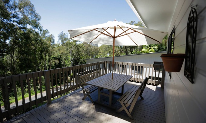 Smiths Lake Maison | From the Treetops to the Lakeside in seconds!