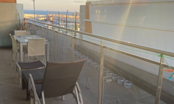 Badalona Appartement | Front line beach in front of the port