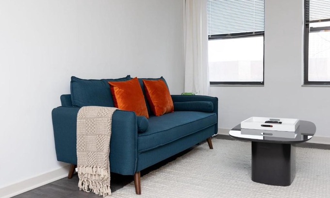 Hyde Park Appartement | FRONTDESK 2 BR Apt 6 miles to The Shedd Aquarium