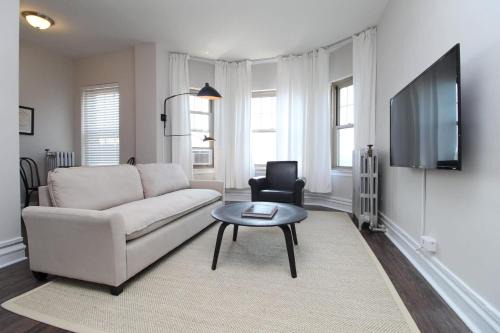 Pilsen Appartement | FRONTDESK Updated 2 BR Apt Near South Side