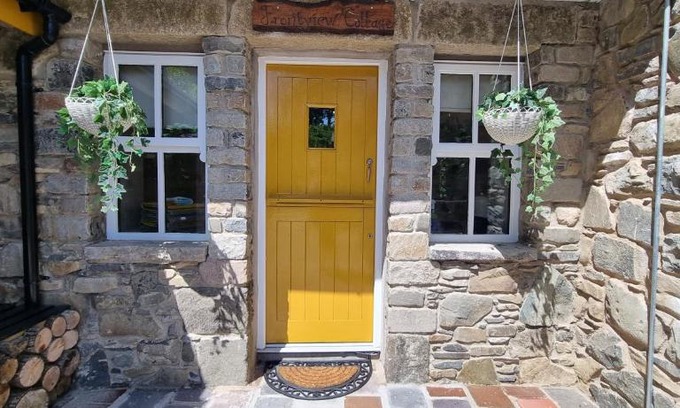 Loughinisland Maison | Frontview Cottage - Sleeps 6