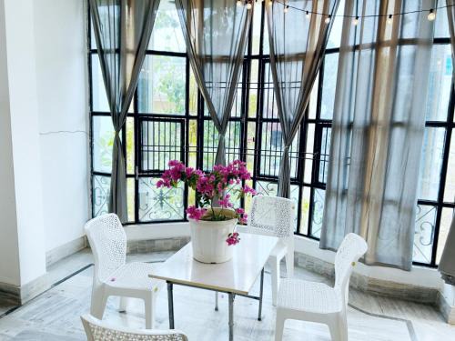 Sarnath Appartement | Full AC 2BHK with Kitchen near Temple