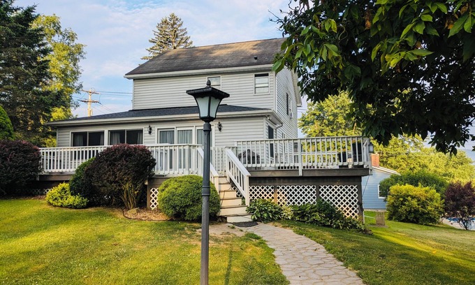 Oneonta Maison | Full Count - Baseball Lodging in Oneonta