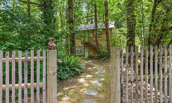 South Colby Cottage | Full Creekside Duplex w/ HotTub Near Seattle Ferry