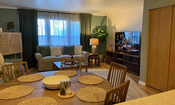 Midtown Sacramento Appartement | Full furnished 2 bedrooms townhouse apartment at midtown Sacramento, California.