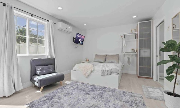 Clairemont Maison | *Full Guest | Luxury Modern Home * Pets Welcome!*