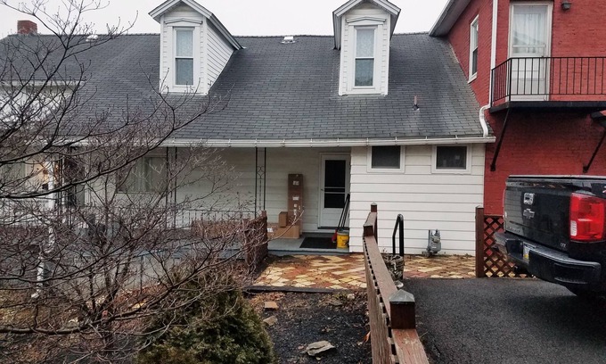 Frostburg Maison | Full Home in quiet Historic District