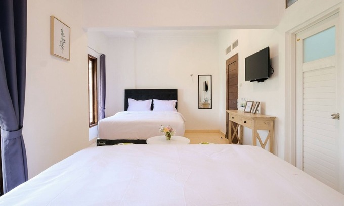 Depok Maison | Full House 6 BR with Privat Pool near Maguwoharjo Stadium @FHStay Maguwo