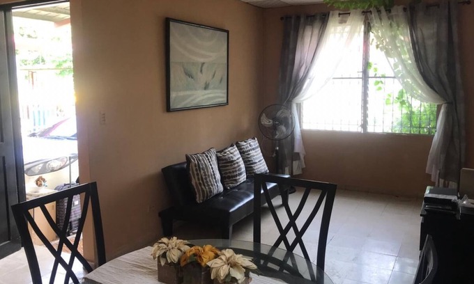 San Antonio Maison | full house near to airport and shopping center los pueblos and metro mall, and ,