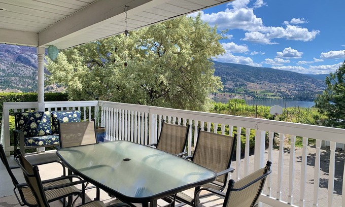 Okanagan-Similkameen Lit Et Petit-Déjeuner | Magnifique vue sur le lac Skaha à gogo, vue sur la montagne depuis un vignoble / verger privé