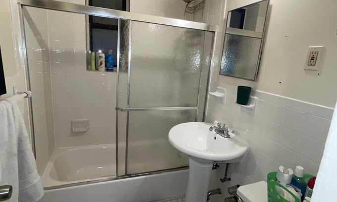 Queens Appartement | FULL LARGE BD apt with a 5min walk to HOLLIS train station and walk to D b/STOP