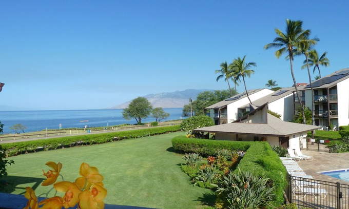 Kihei Copropriété | VUE PLEINE OCÉAN MODERNE SPACIEUX HAUT DE GAMME REMODELÉ A / C DANS LE SALON + CHAMBRES