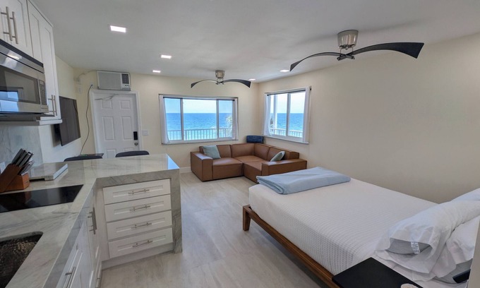 Lauderdale-by-the-Sea Appartement | Perfect Sunrise Views in a Beach Front Studio Rental, Corner Unit!!