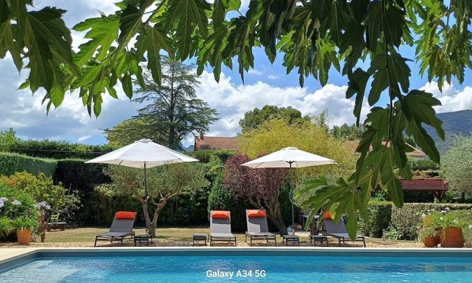 Maubec Villa | Maison entierement climatisée PISCINE CHAUFFÉE