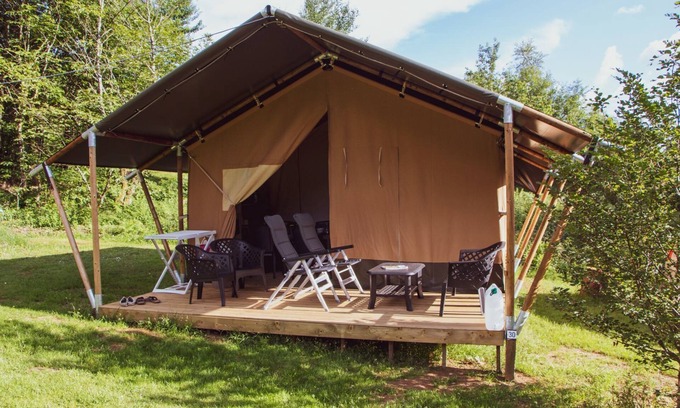Lathum Maison | Fully enjoy outdoor living in this glamping safari tent with your own terrace in the beautiful nature.