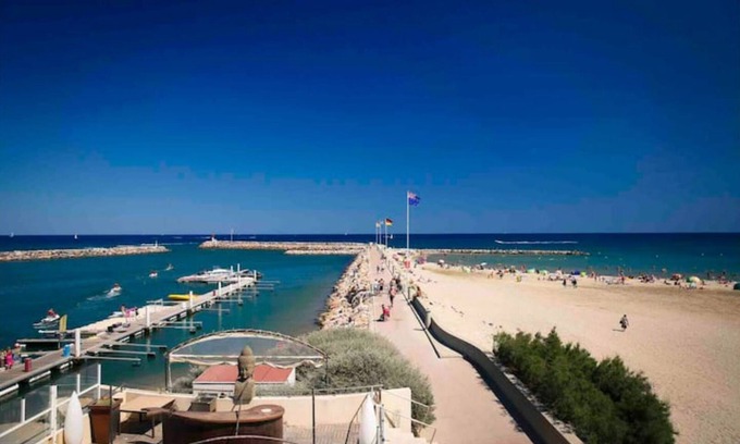 Le Port Appartement | Appartement T2 tout équipé au Port de Canet-en-Roussillon, en RDC, proche plage.