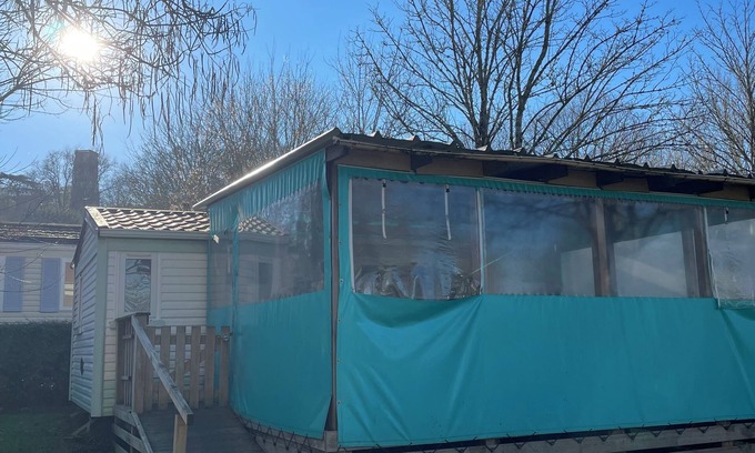 Castillonnes Maison | mobilehome de 2 chambres entièrement équipée avec une grande terrasse couverte