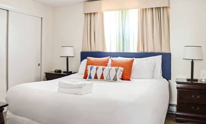 Beverly Hôtel | Fully Equipped Kitchen and Free Parking Included for a Hassle-Free Stay