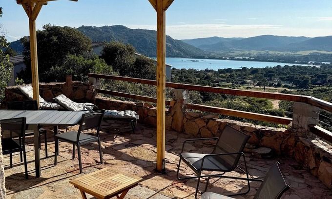 Santa Giulia Villa | Mini Villa tout équipée vue plage de Santa-Giulia depuis sa terrasse de 34 m2