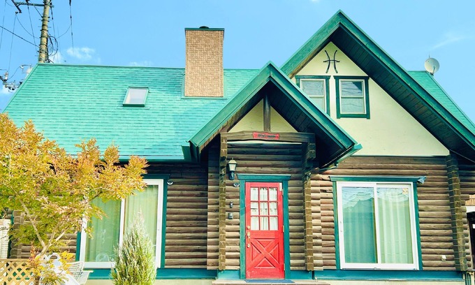 Sano Cabine | Fully equipped with wood stove, large projector, hammock, board games, toys, and other amenities for a comfortable stay! Modern log house, 17 minutes from Ashikaga Flower Park!