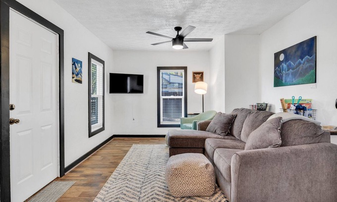 Canon City Maison | Fully fenced Yard with Fire Pit!