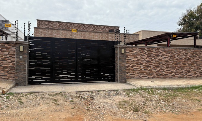 Nungua Appartement | Fully furnished 3-bedroom apartment in an Estate at Sakumono with all you nee