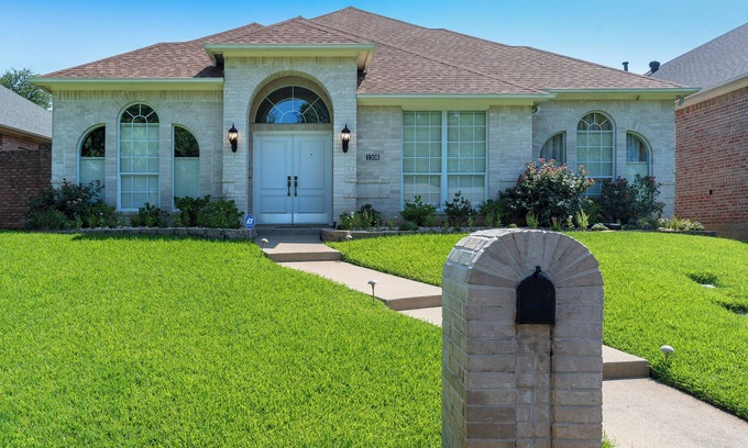 Longview Maison | Fully furnished, newly renovated, and tastefully decorated.