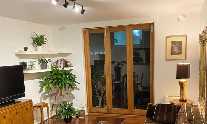 St. Kilda East Appartement | Fully Furnished Ground Floor Modernity With Alfresco Appeal
